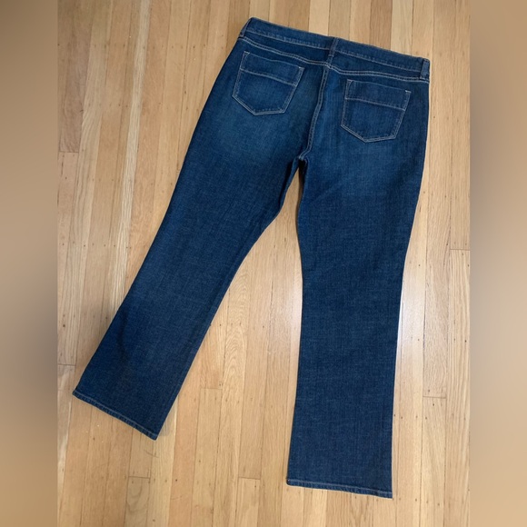 EUC OLD NAVY “THE SWEETHEART” 5 POCKET BOOTCUT JEANS IN SIZE 16R - Picture 3 of 13